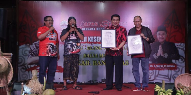 MEDIA TRADISIONAL: Jaga Kesenian Khas Banyumas secara Konkret