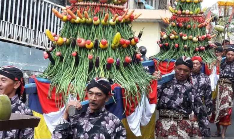 Petani Lereng Gunung Sumbing Lakukan Kirab Puji Jagat