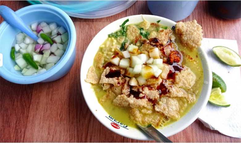 Soto Esto Salatiga, Soto Legendaris Yang Dijajakan di Garasi Bus