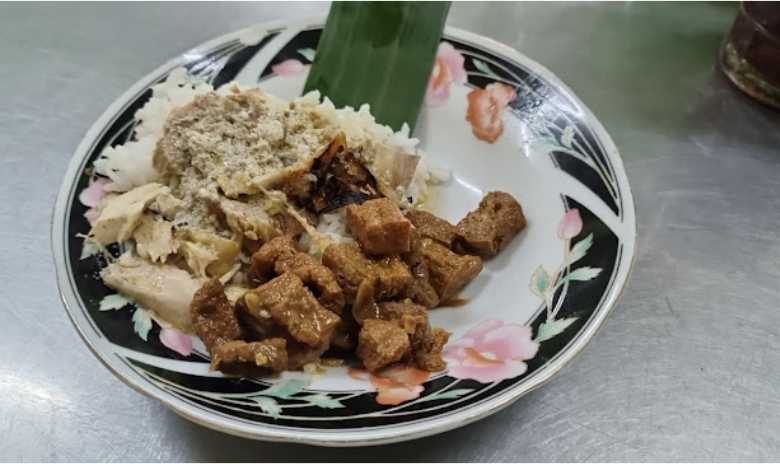 Nasi Opor Sunggingan Kudus, Kelezatan Rasa Dari Resep Turun Temurun