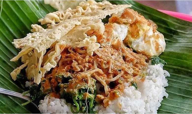 Nasi Pecel Gambringan Purwodadi, Kuliner Legendaris di Stasiun Kereta