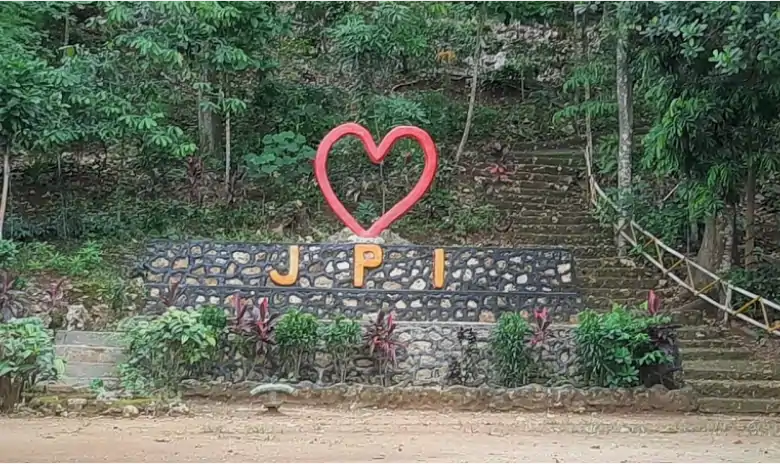 Keindahan Alam Jati Pohon Indah, Pesona Pegunungan dan Sawah Hijau di Grobogan