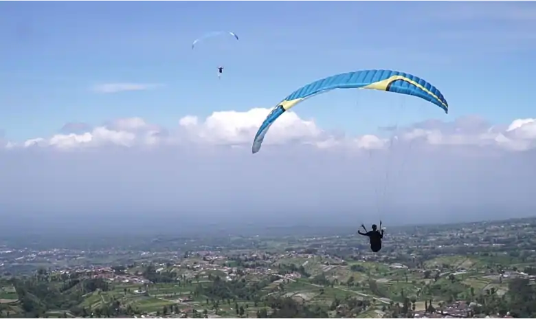 Paralayang di Desa Tarubatang, Pesona Alam di Lereng Gunung Merbabu